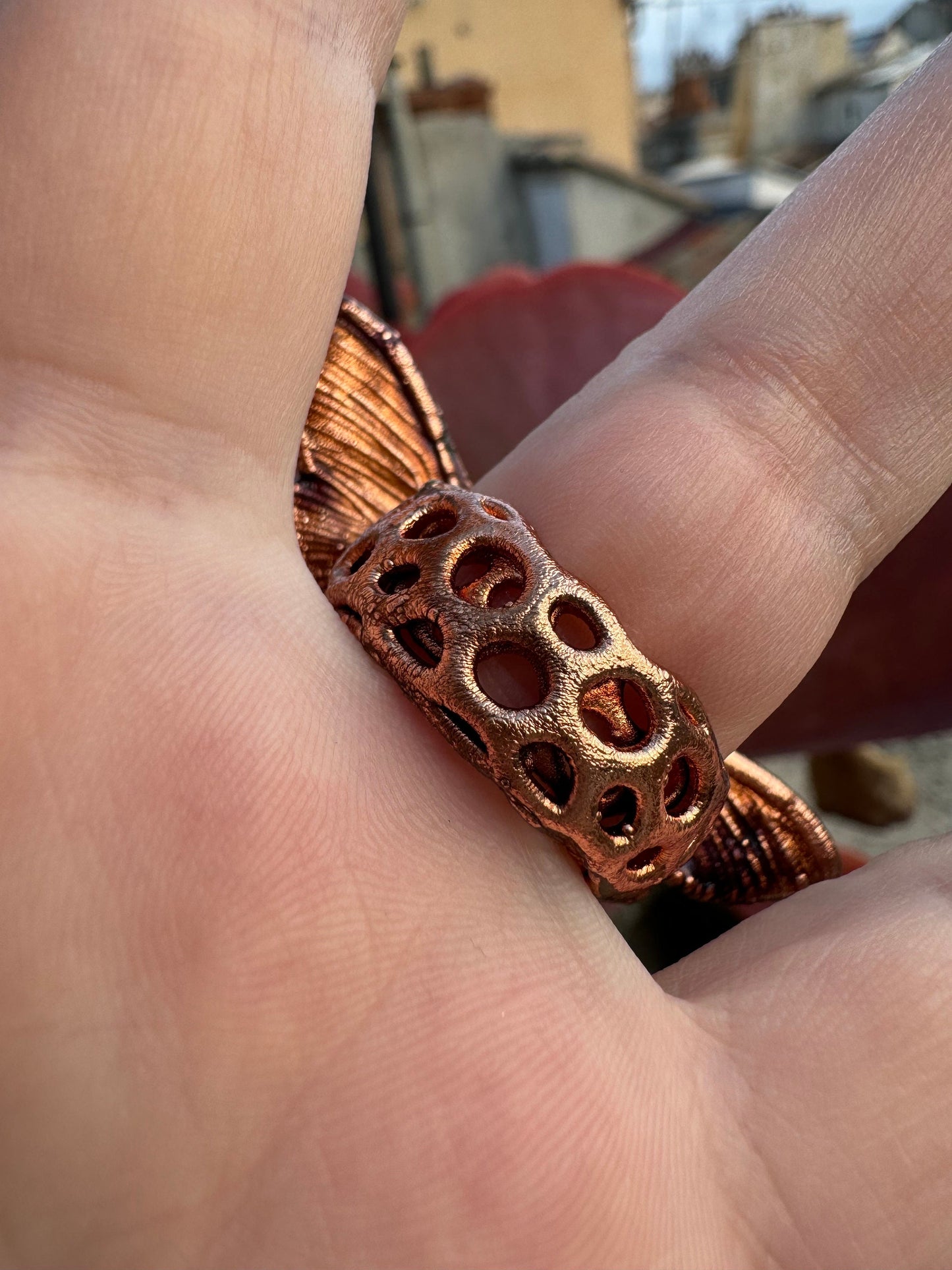 Butterfly ring with an amethyst point size 8.5 US/uk R, copper eformed with colorful patina