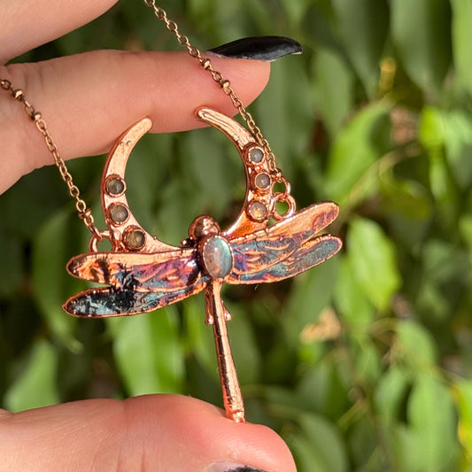 Eformed tiny dragonfly with labradorites, 3d printed  insect eformed in bright copper witchy unique necklace