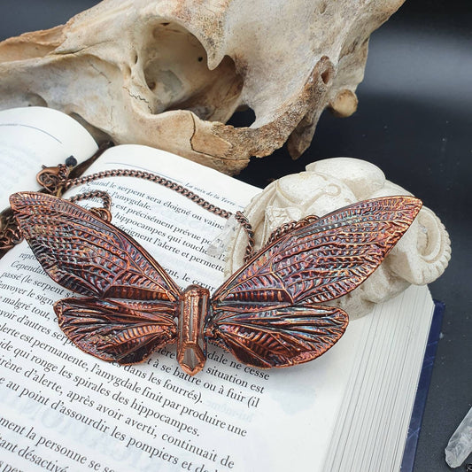 Real huge tropical cicada eformed with copper necklace on a caged quartz, torque oversize necklace