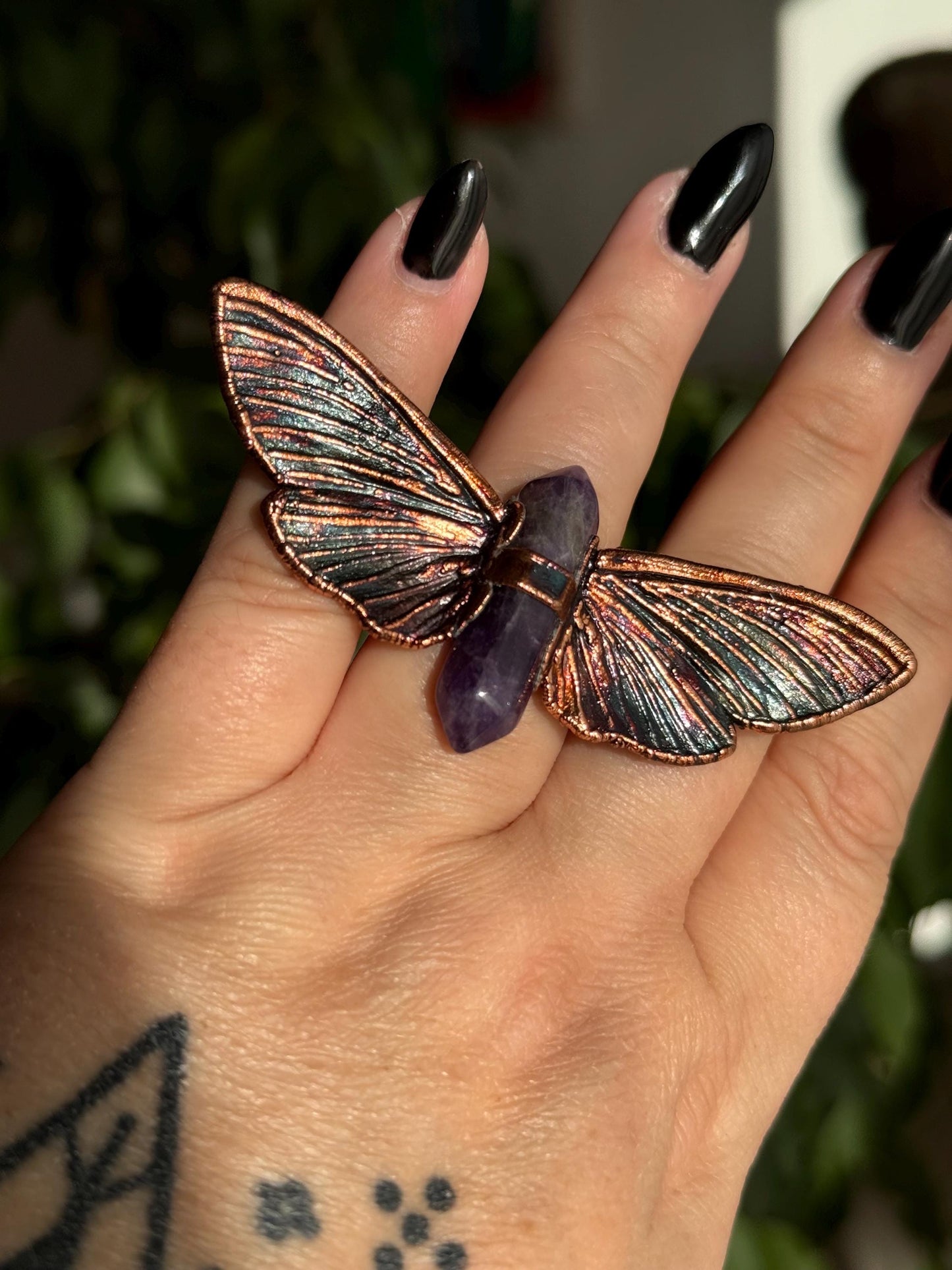 Butterfly ring with an amethyst point size 6.75 US/uk N (53.5mm) copper eformed with colorful patina
