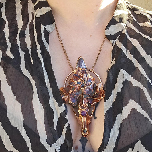 Copper eformed resin wolf skull with a real hydrangeas crown , featuring amethysts, colorfull patina, statement big necklace