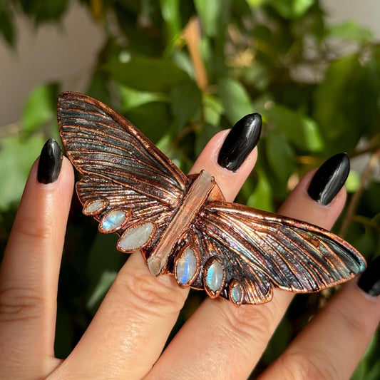 Butterfly ring with a quartz point and moonstones size 5.25 US/uk K, copper eformed with colorful patina