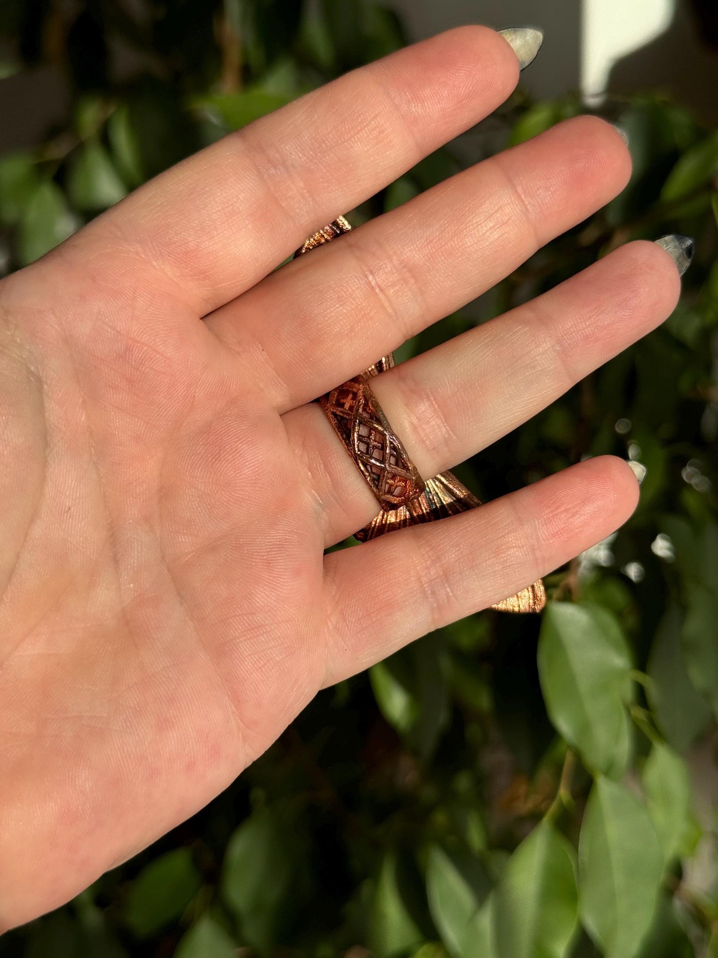 Butterfly ring with an amethyst point size 6.75 US/uk N (53.5mm) copper eformed with colorful patina